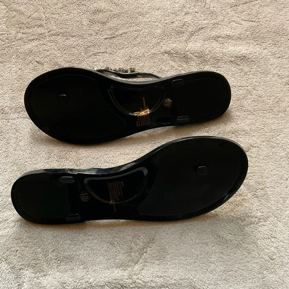 Stylish slip on embellished thong sandals in black by Shoe Dazzle. - Picture 5 of 6